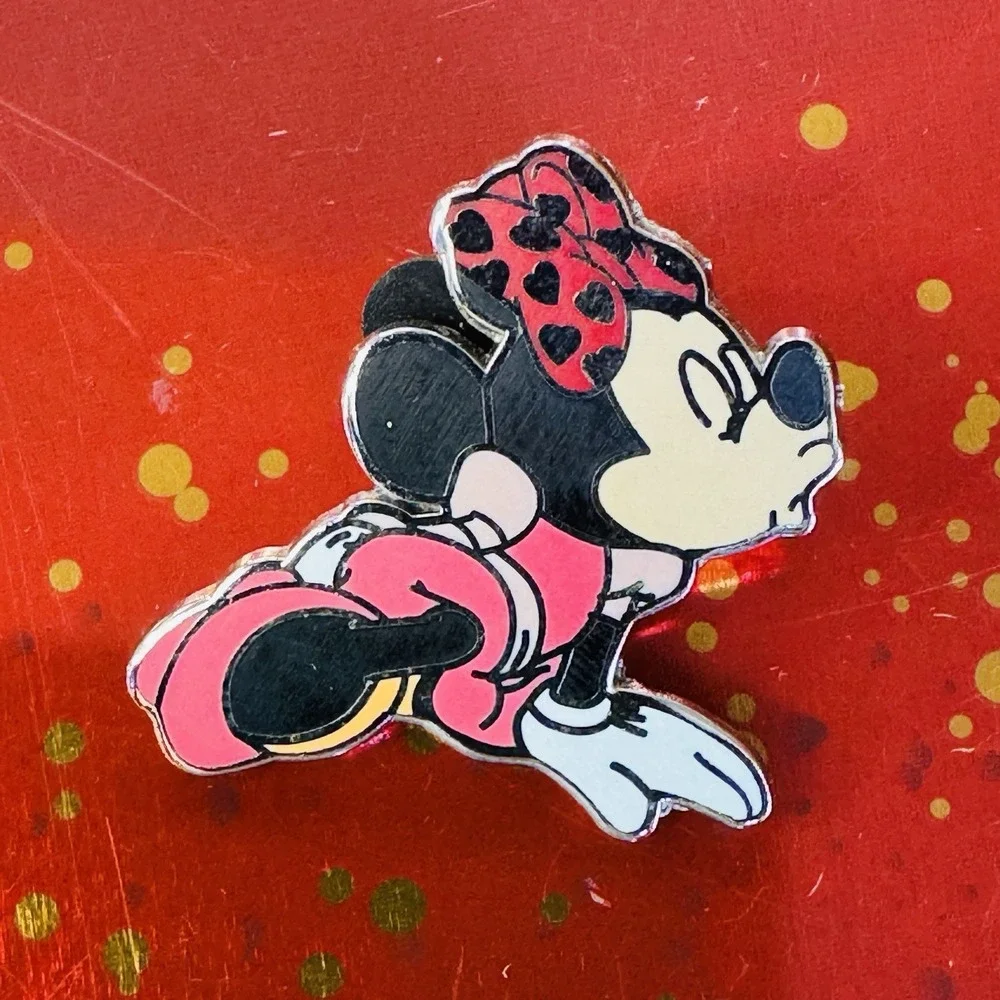 Disney Pin Trading Minnie Mouse Kissing Leaning In For A Kiss 2009
